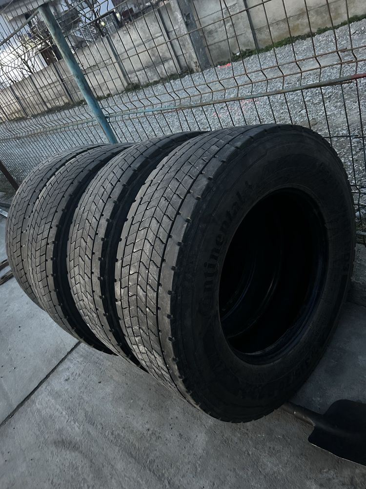 4 motrica Continental 315/70/22,5 11,5mm -12 mm