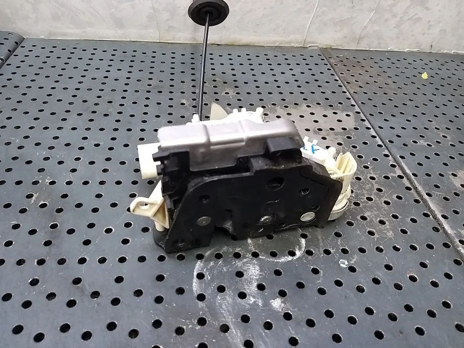 Broasca usa stanga fata audi a4 b8 8k 8j1837015c