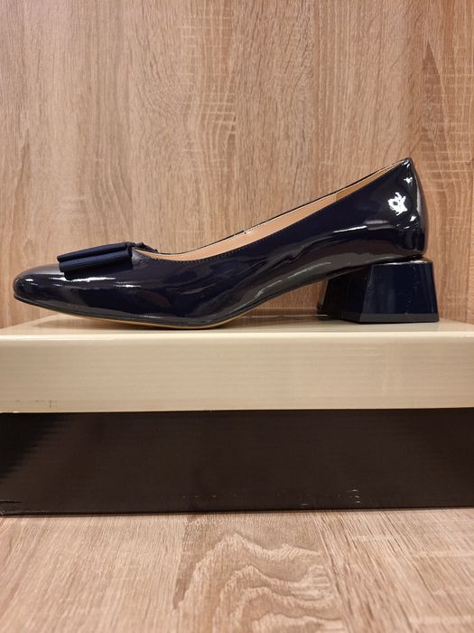 Тъмносини обувки от естествена кожа Sagan