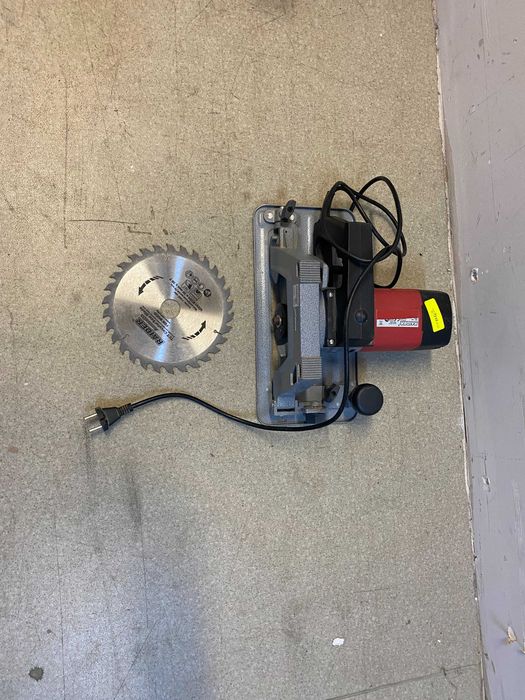 052130	Циркуляр ръчен ø200x30mm 1800W RDP-CS30