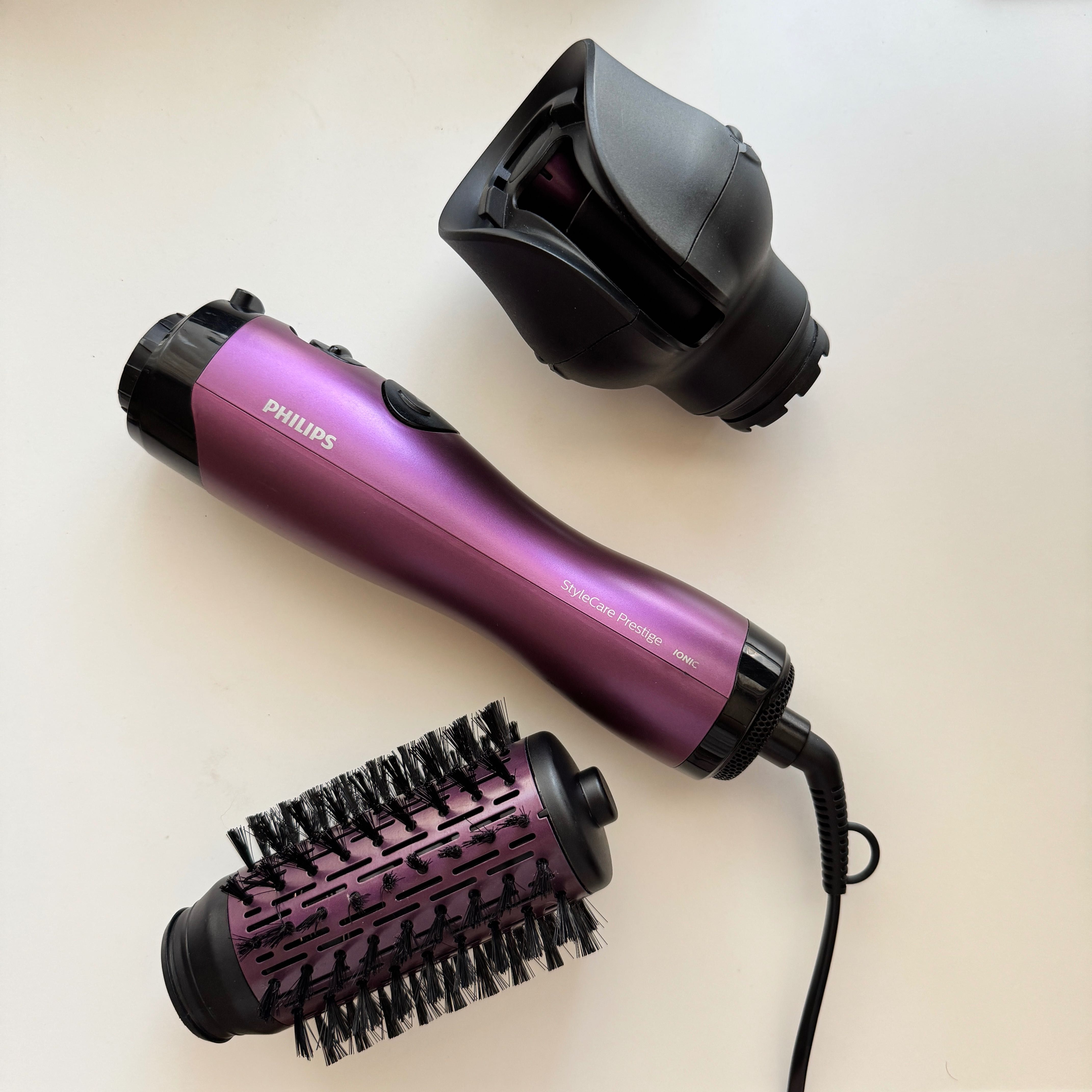Уред за оформяне на прически с въздух Philips StyleCare
