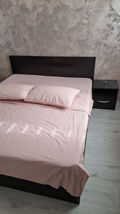 Pat+noptiere+saltea cu memorie 160x200 cm