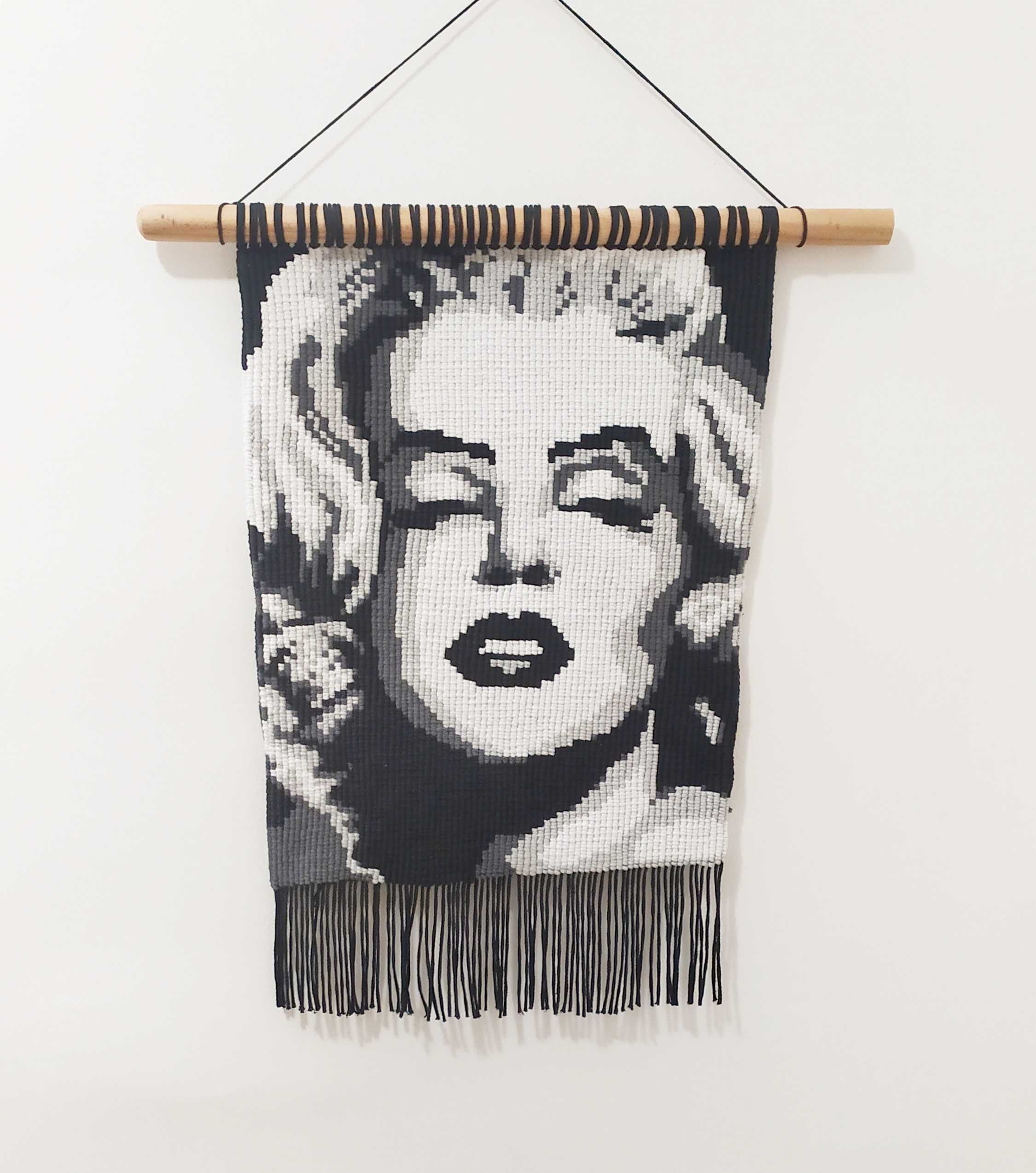 Ръчно изработено макраме пано с портрет на Мерилин Монро