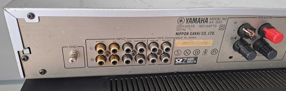 Yamaha AX 300 amplificator stereo vintage statie audio