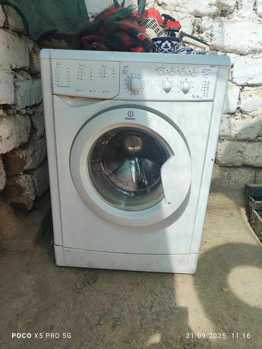 Продаётся стиралка INDESIT на запчасть