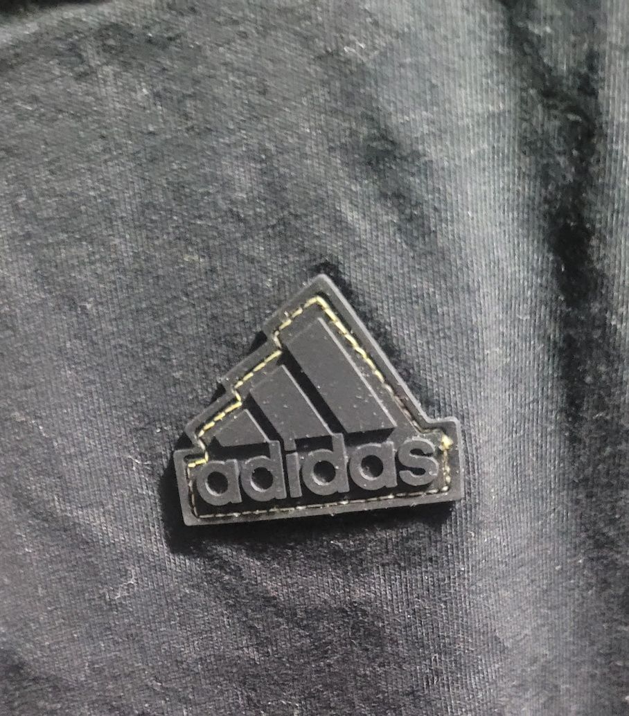 Tricou adidas nou culoare negru cu etichetă.