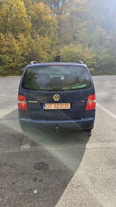 Vând Volkswagen Touran