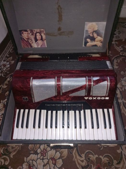 ВОСХОД  akardion sotiladi