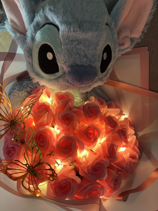 Buchet cu 23 de Trandafiri ( săpun ) + Jucărie Stitch