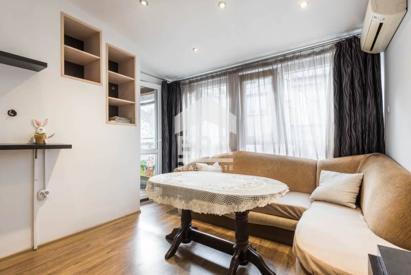 Двустаен, ексклузивен, обзаведен апартамент за продажба, в тухлена сгр