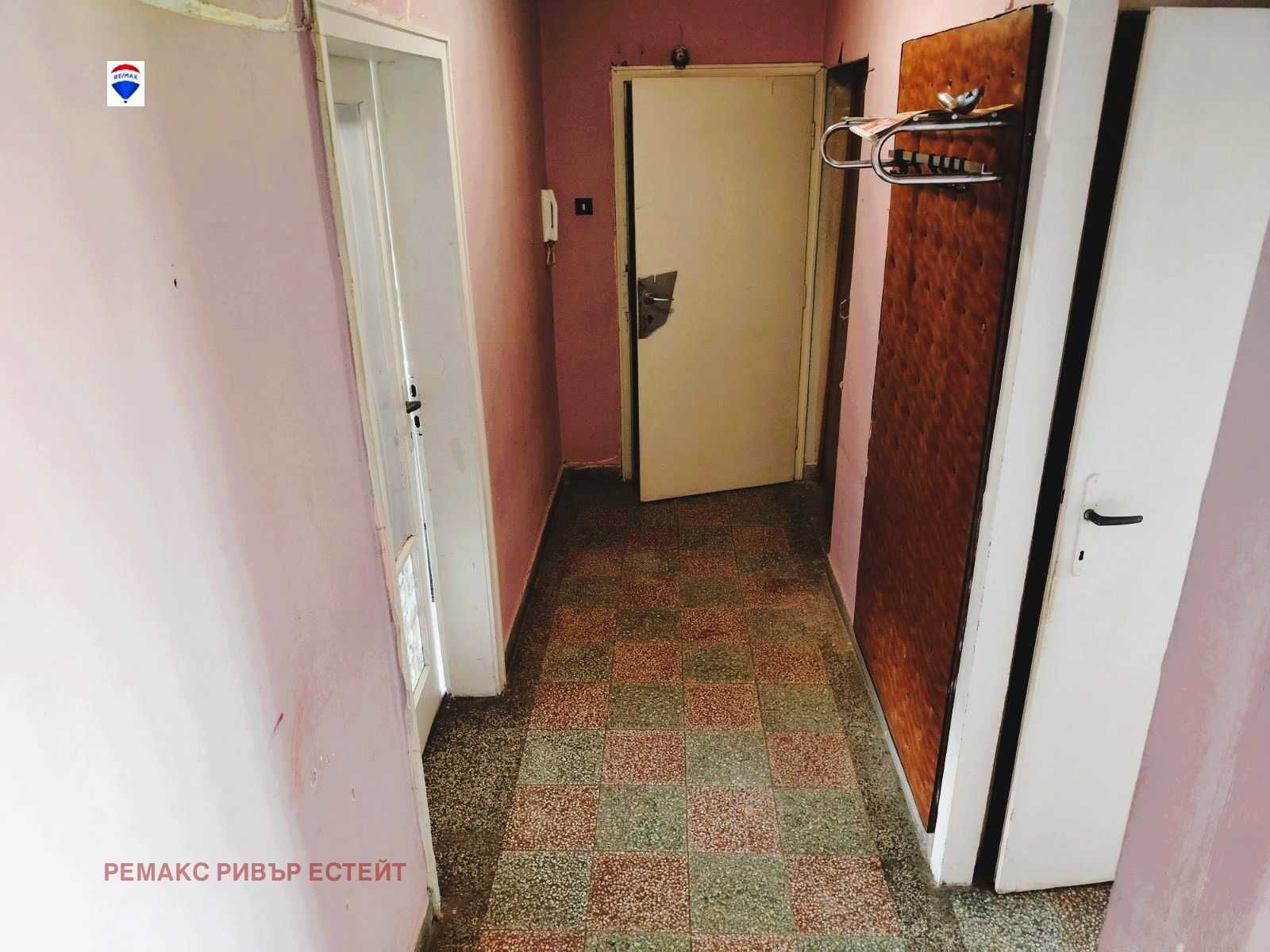 Тристаен апартамент за продажба кв. Родина 2
