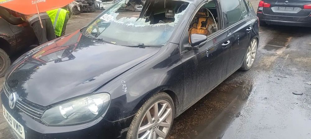 Dezmembrari / Dezmembrez Volkswagen Golf 6 2.0 CBAB cutie viteze KRM cod culoare LC9X