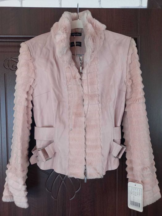 Продам новую женскую кожаную короткую демисезонную куртку