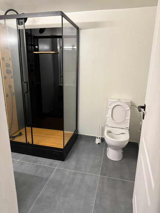 Inchiriez casa cu curte recent renovata B-dul Mamaia zona Universitate