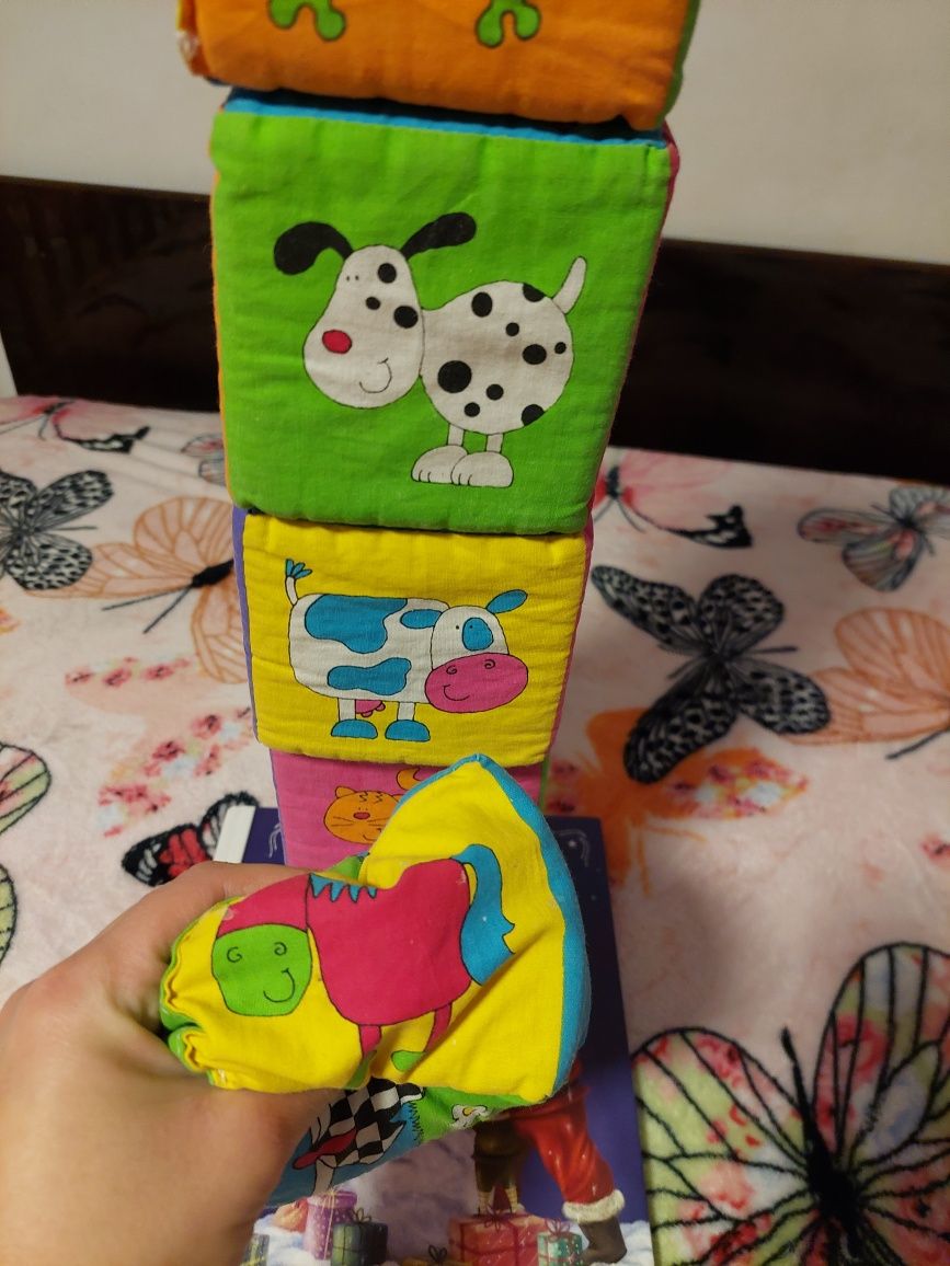 Vând cub activități varianta mare 30/30 cm ofer cadou cuburi moi bebe.