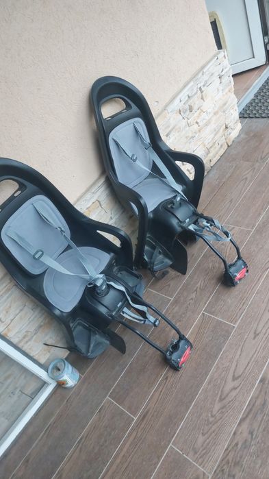 Vind 2 scaune copii pt bicicleta