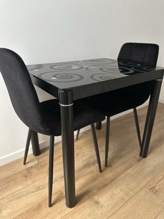 Set masă și scaune – elegant și modern