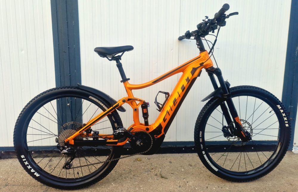 Bicicleta electrica full suspension Giant