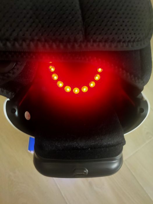 Aparat vibromasaj genunchi