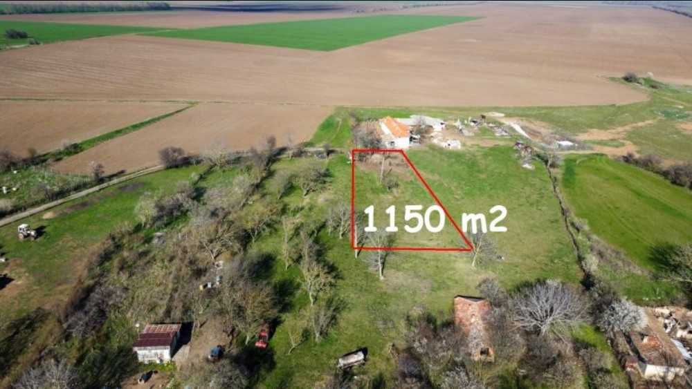 Продава 1150 м2 дворно място с ток и вода, на 37 км от морето