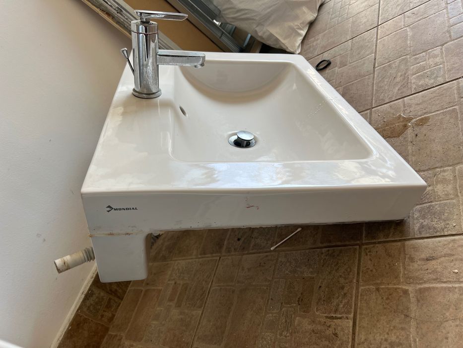 Chiuvetaa baie aproape noua