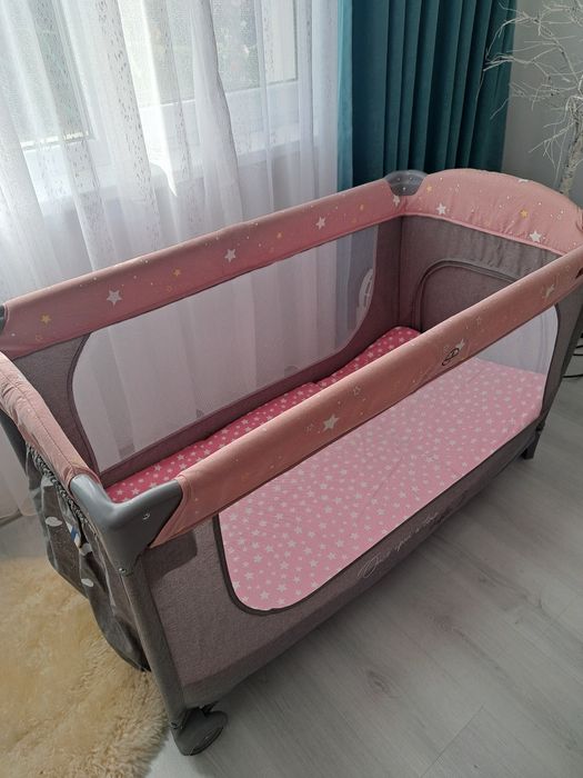 Продавам детска кошара, цена 90 лв. и люлеещо столче за 50 лв