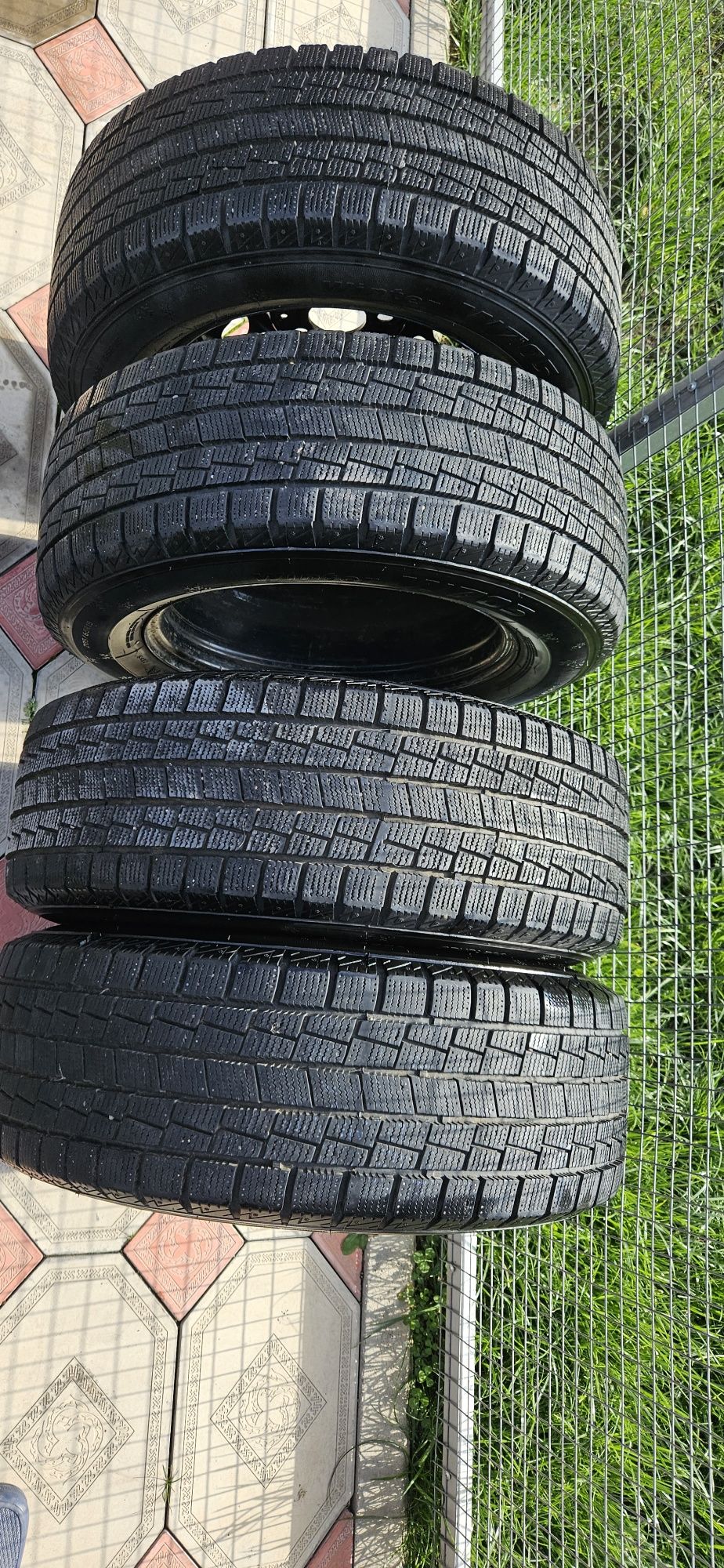 продам шины 205/65 R15 с дисками Goform в отличном состояний за 90