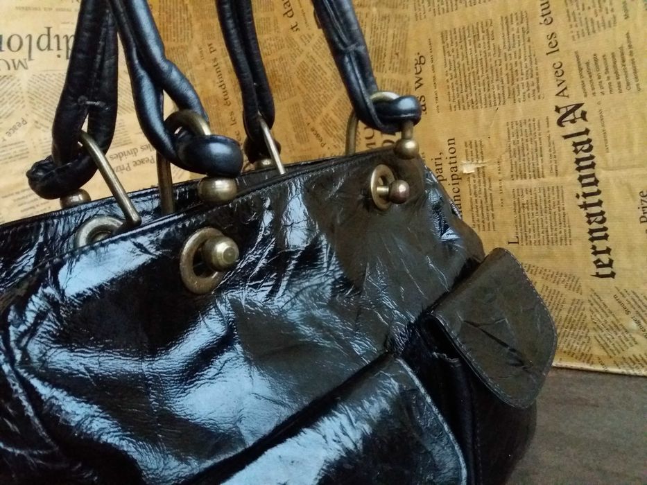 дамска черна чанта,лачена-естествена кожа/ЛАК/