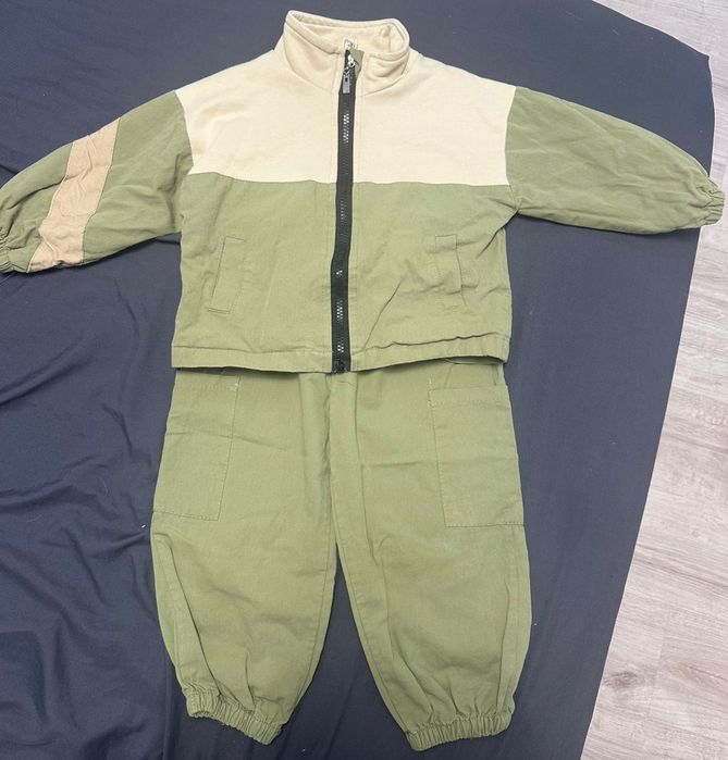 Продам спортивный костюм на мальчика
