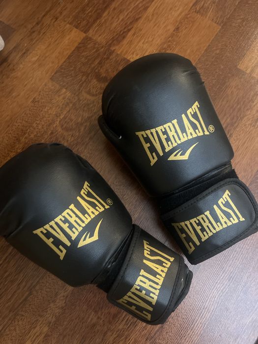 Боксерские перчатки