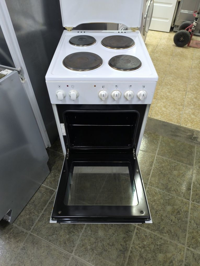 Свободнстояща печка с чугунуни котлони. Gorenje