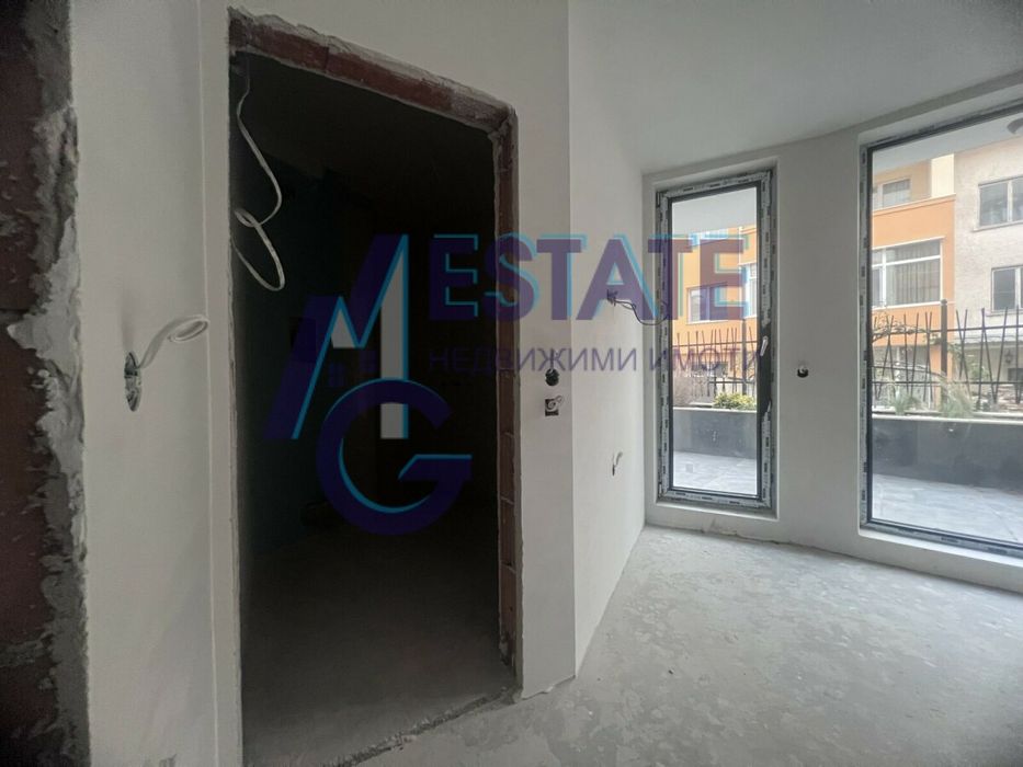 Продава се Тристаен апартамент в Бургас, Сарафово - 316 кв.м за 581 €/кв.м - Снимка #15