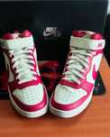 Vând Pantofi sport Nike Court Borough Mid