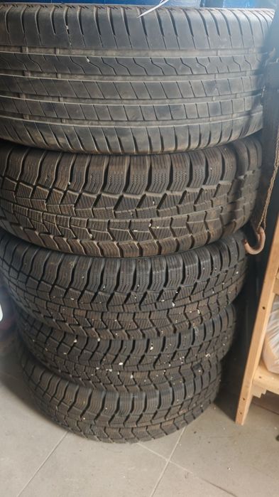 Cauciucuri de iarnă 235/65/r17 pret1100ron