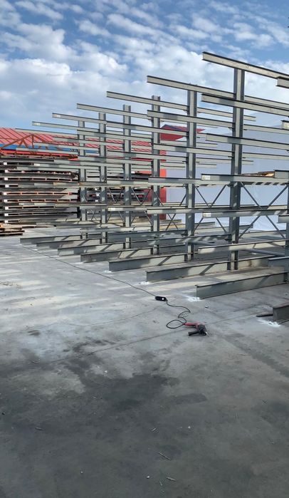 Vând rafturi cantilever