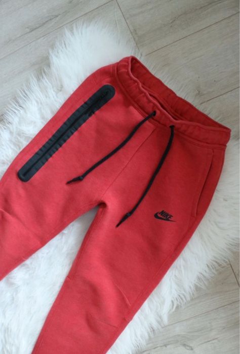 Pantaloni nike tech rosu