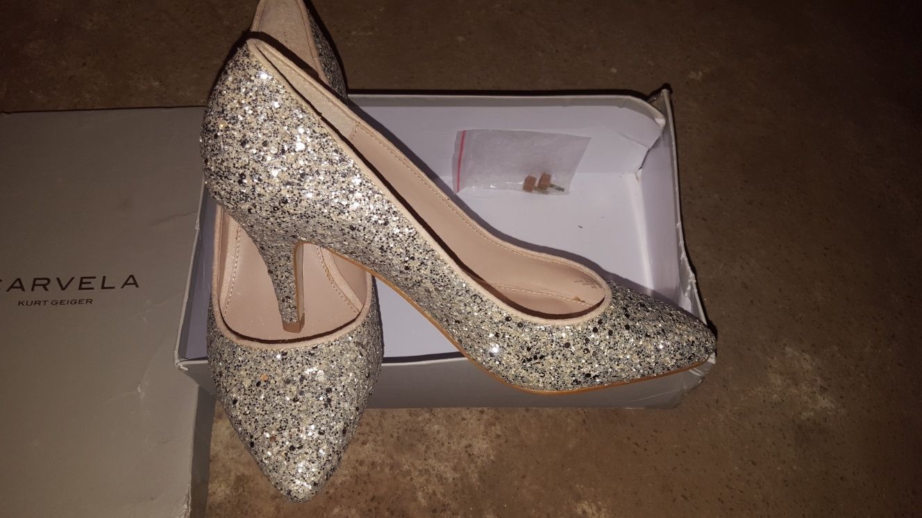 Pantofi glitter aurii CARVELA