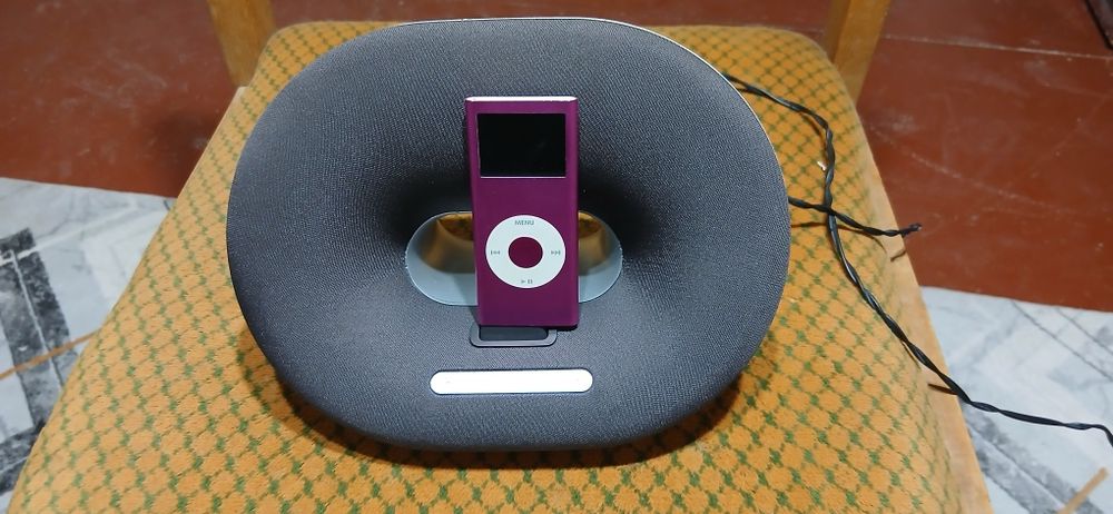 Philips dosking speaker +ipod nano