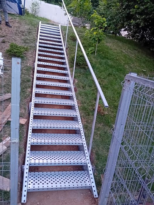 Scara metalica zincata 4mm facem și montaj