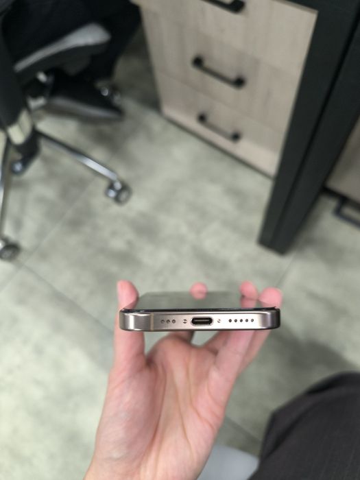 Продам iPhone 16 pro, 256 GB