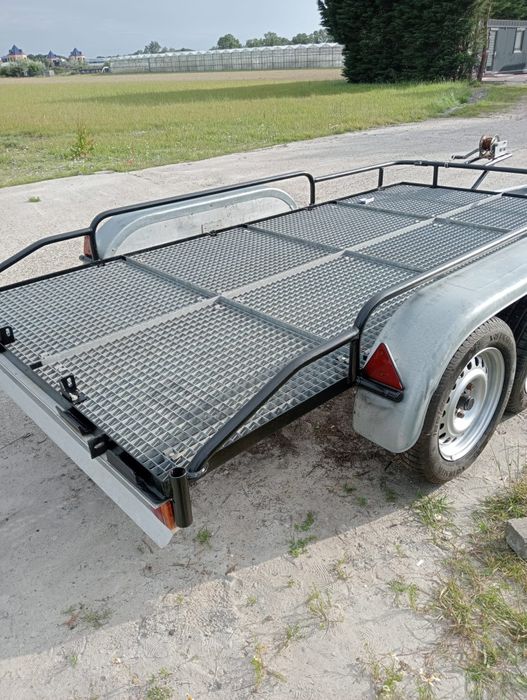 Vand platforma cu doua punti de 2t , dimensiuni 3.3 pe 1.65