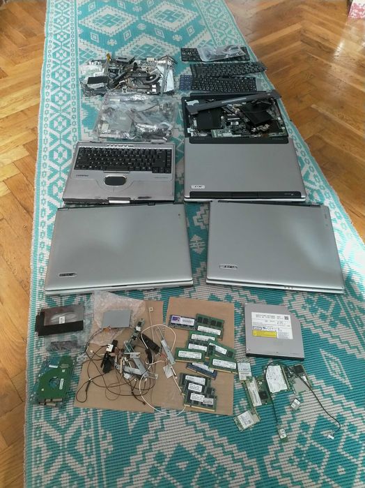 Lot piese laptop acer asus hp compaq averatec,rami,tastaturi,placi etc