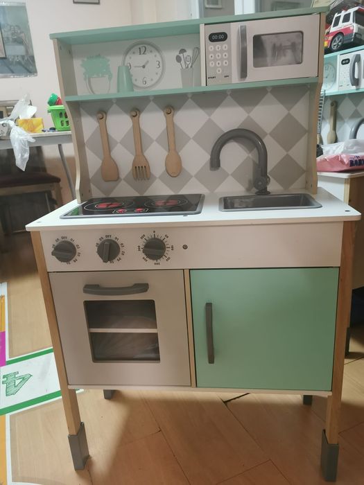 Bucatarie din lemn pt copii