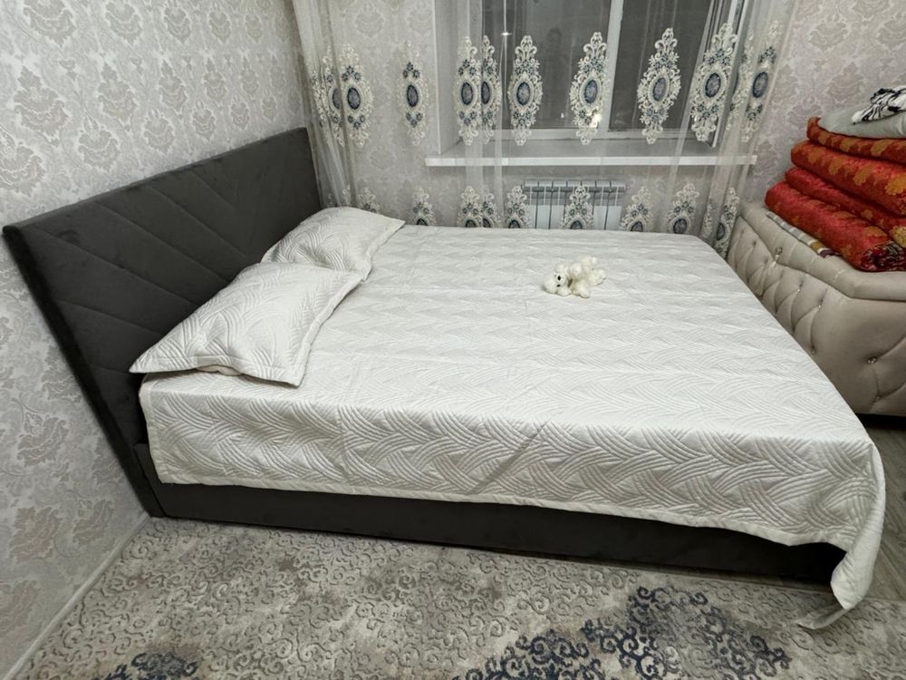 Кровать 160/200, в идеальном состоянии