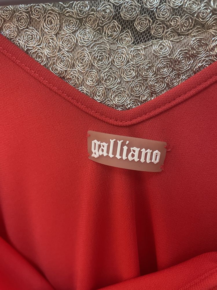 Rochița roșie Galliano