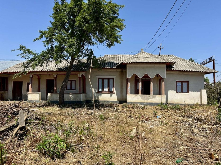 Vând casă bătrânească