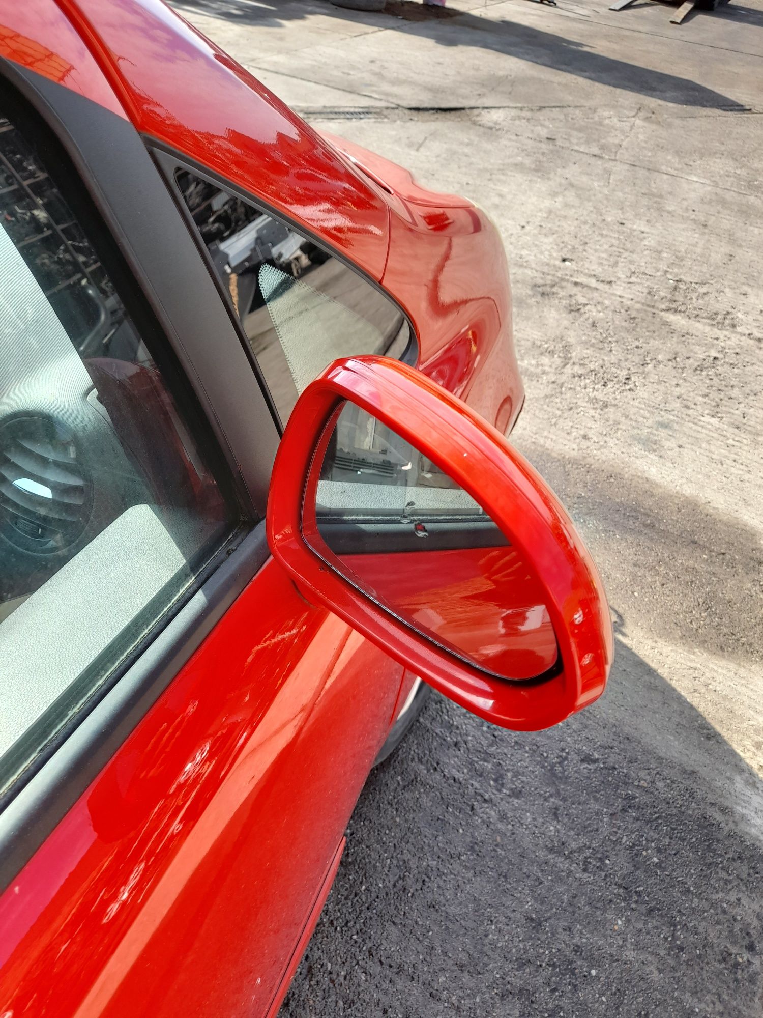 Oglinda stanga Opel Corsa D ( 2 usi ) cod Z547 rosu