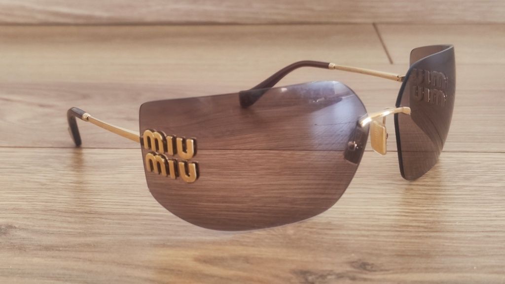Оригинални слънчеви очила MIU MIU