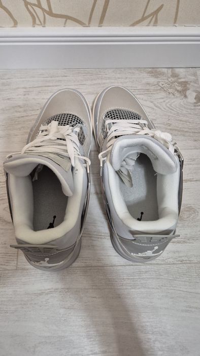 Jordan 4 Frozen Moment