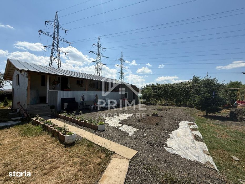 Teren intravilan de vanzare cu fundatie si casa de camping – utilat